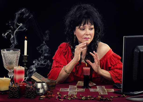 ritual, vrăji, magie albă, magie neagră, clarvazatoare prezicătoare tămăduitoare ritual de iubire Ioana cassandra